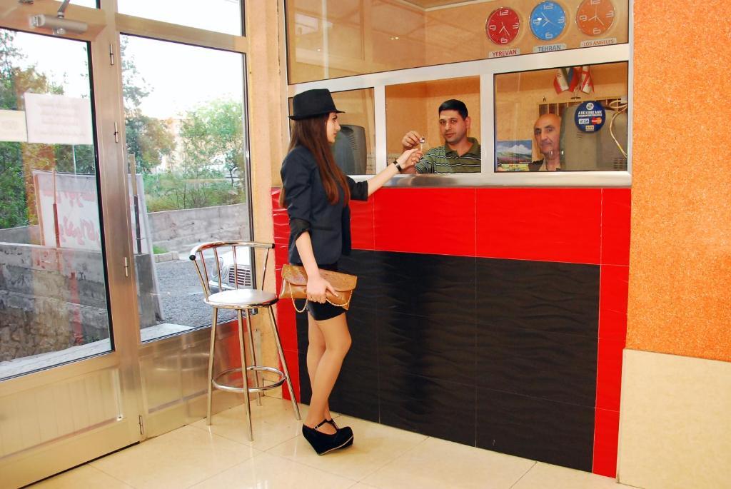 Armenia Hostel Yerevan Bagian luar foto